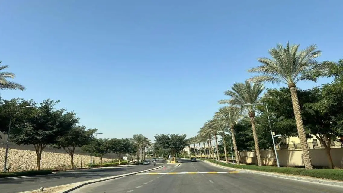 فيلا فاخرة للبيع بمساحة 1300 متر مع مسبح خاص وحديقة
