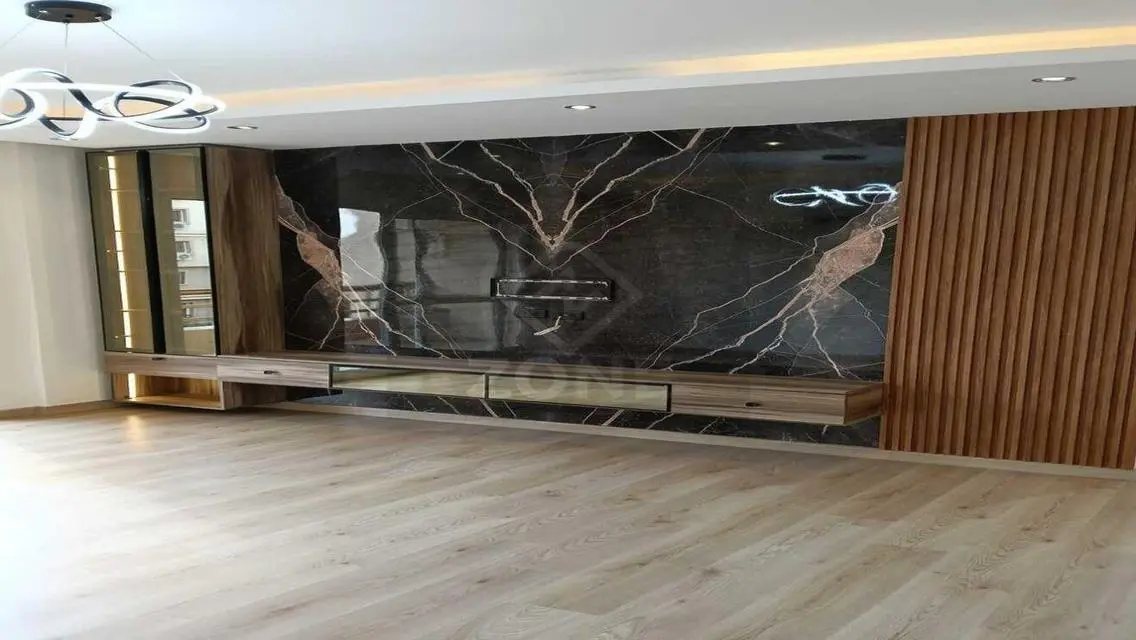 Stunning Apartment for Sale in B6-143