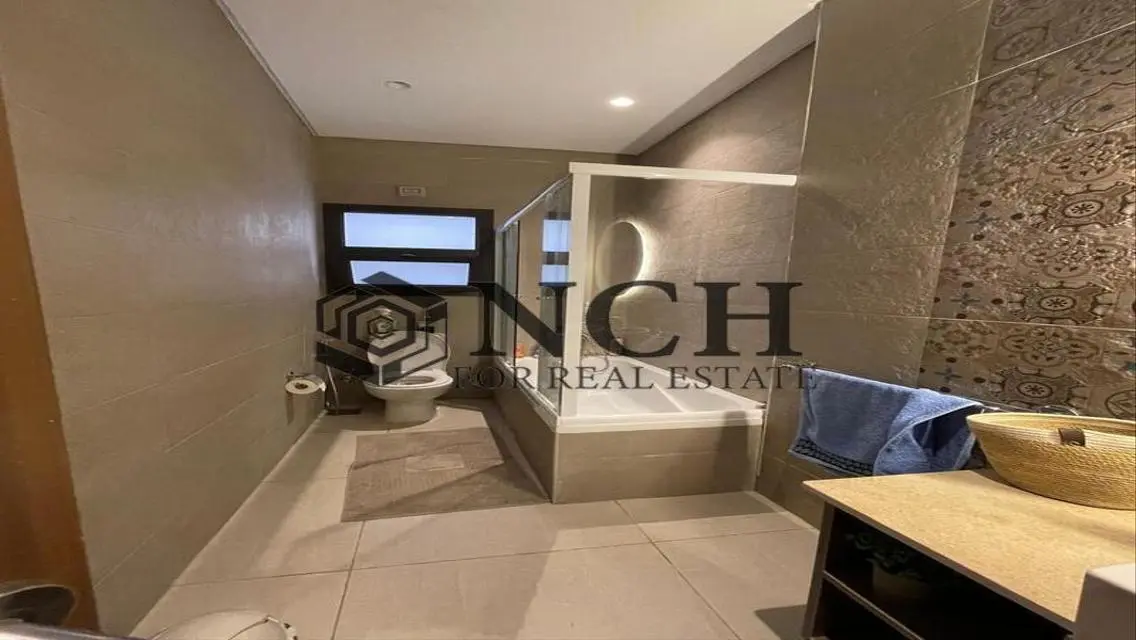 Luxurious Villa for Sale with Spacious Garden