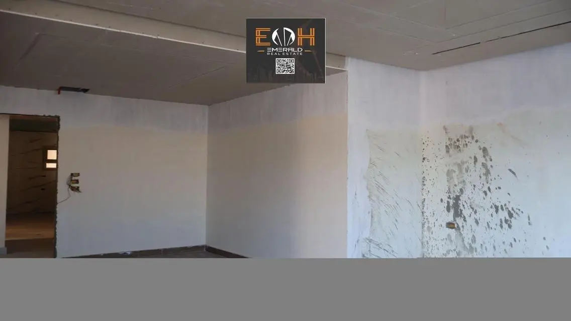شقة فاخرة للبيع مطلة على بحيرات