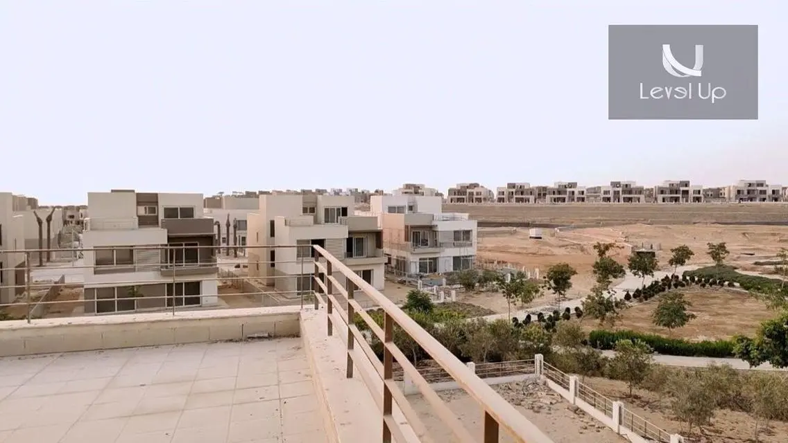 فيلا فاخرة بمساحة واسعة في قلب المدينة