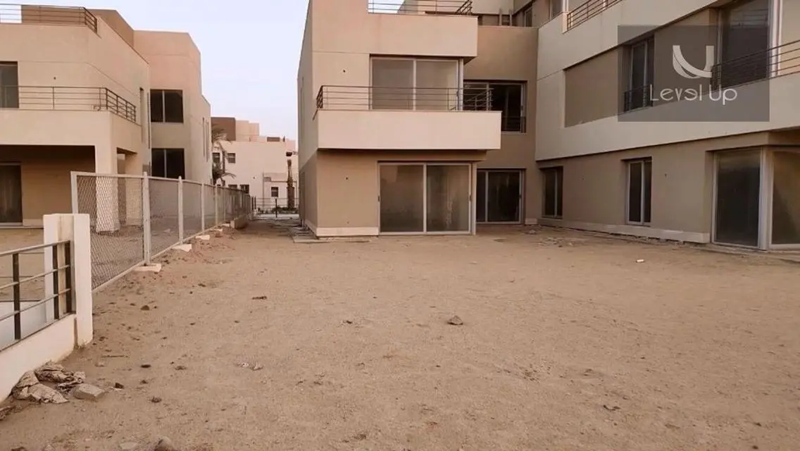 فيلا فاخرة بمساحة واسعة في قلب المدينة