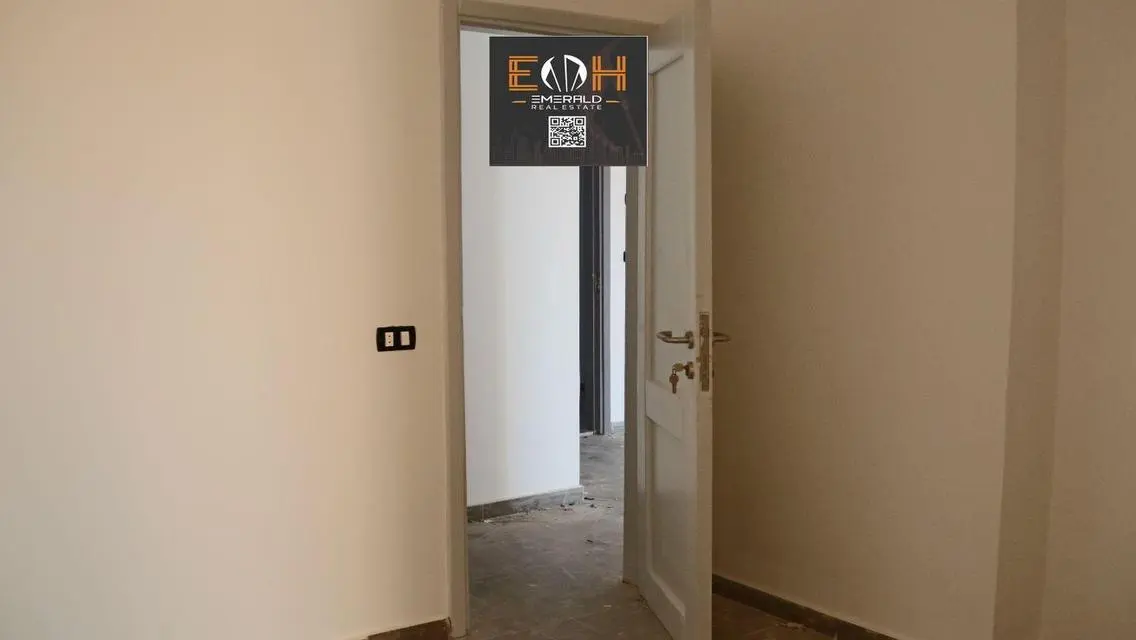 Luxury Apartment for Sale Overlooking Lakes
