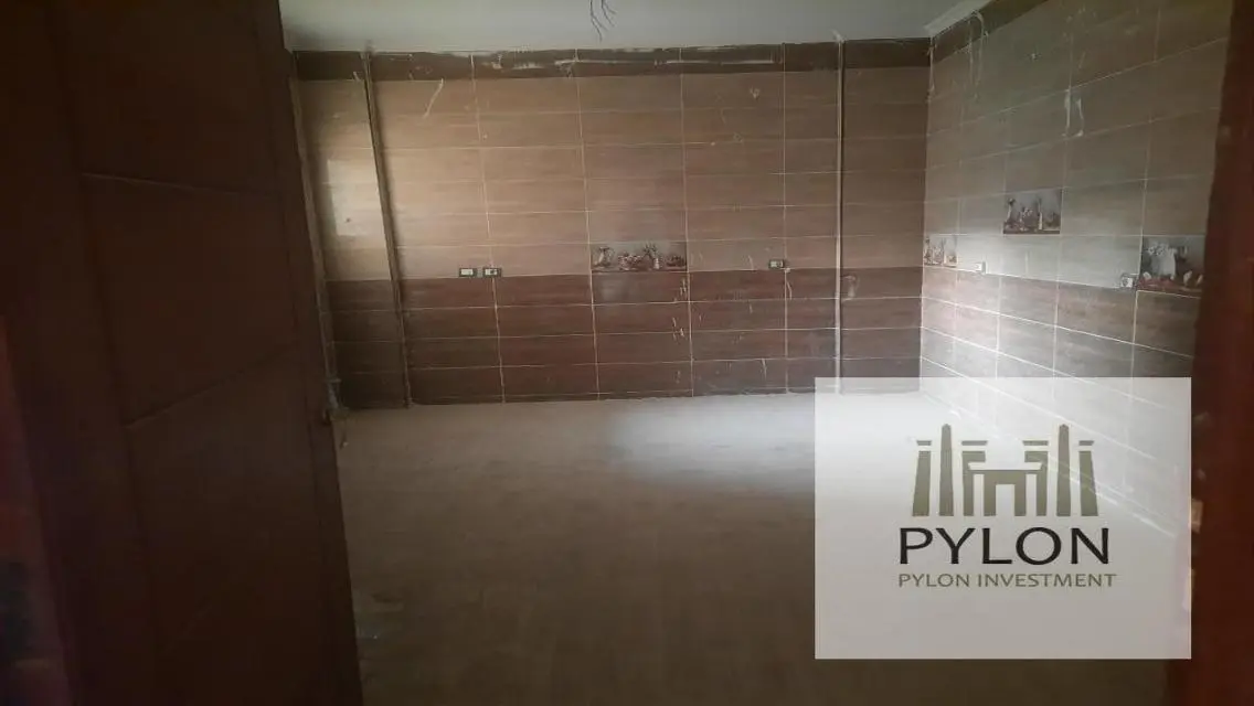 Spacious 240 sqm Apartment for Sale at 14000 EGP - Great Opportunity