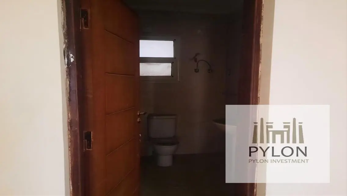 Spacious 240 sqm Apartment for Sale at 14000 EGP - Great Opportunity