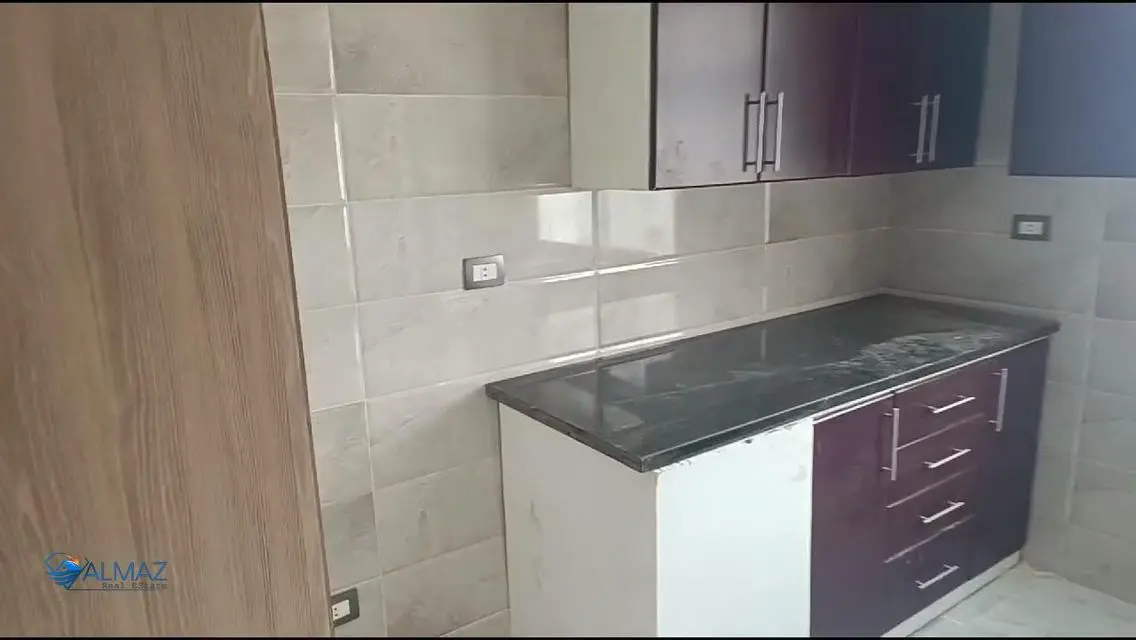 شقة مميزة للبيع بـ 40000 جنيها مع تكييف مركزي وشرفة