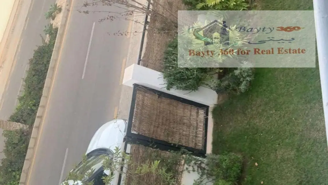 فيلا فاخرة للبيع بإطلالة مميزة على البحيرات