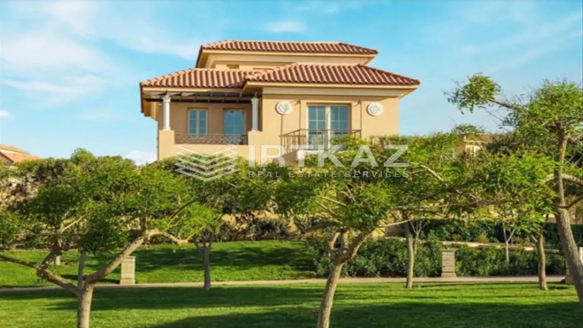 Luxurious Villa for Sale Overlooking Lakes