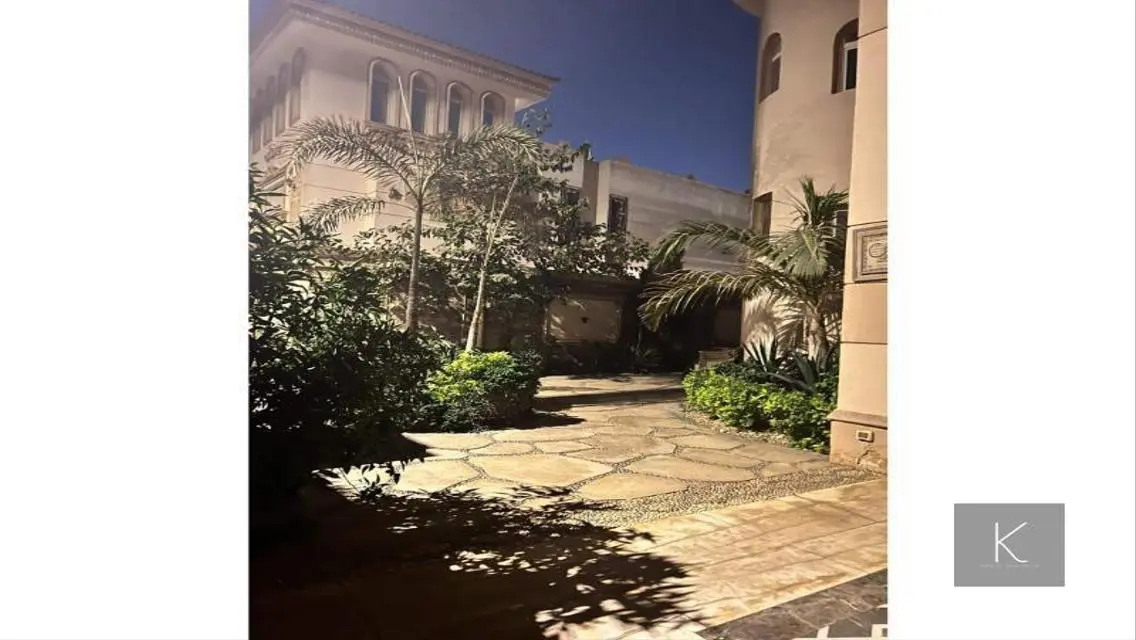 فيلا فاخرة للبيع بمساحة متر - إطلالة ساحرة