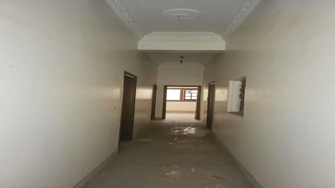 شقة فاخرة بحديقة خاصة في موقع مميز