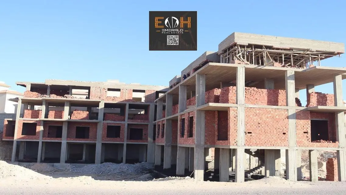 Luxury Apartment in Almaza