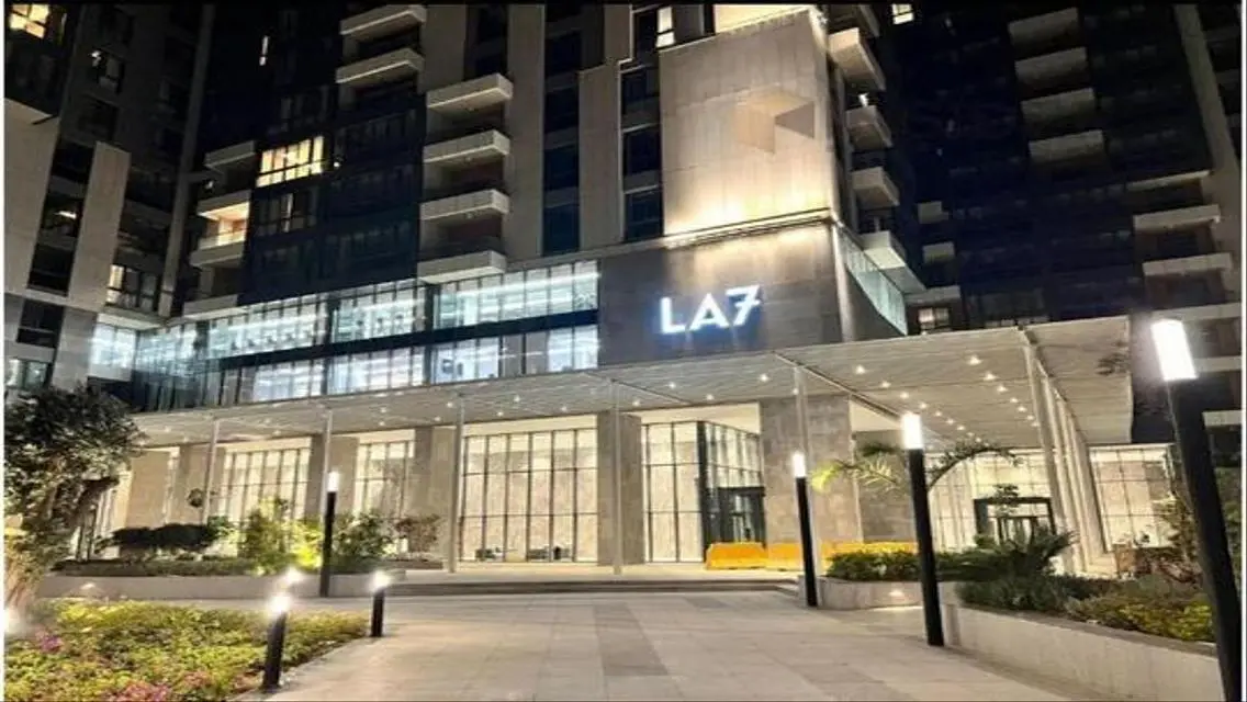 شقة فاخرة للبيع في أبراج أيون بجوار جامعة النيل