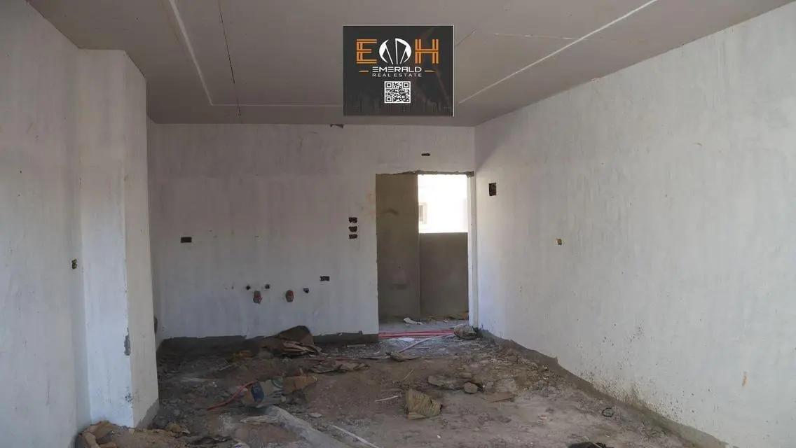 فيلا فاخرة مع حديقة خاصة ومسبح في موقع مميز