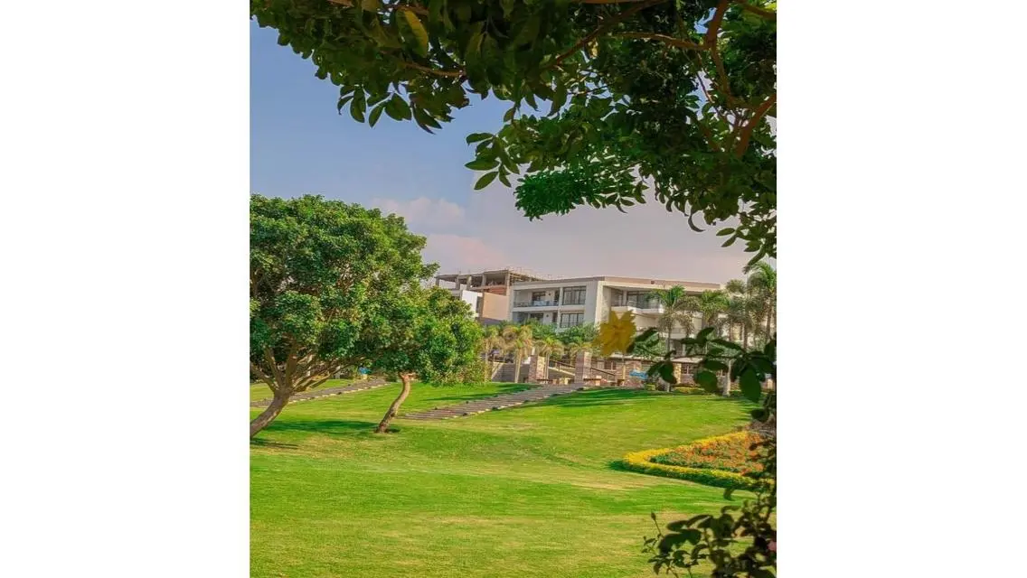 Luxury Apartment with Spacious Layout and Diverse Amenities