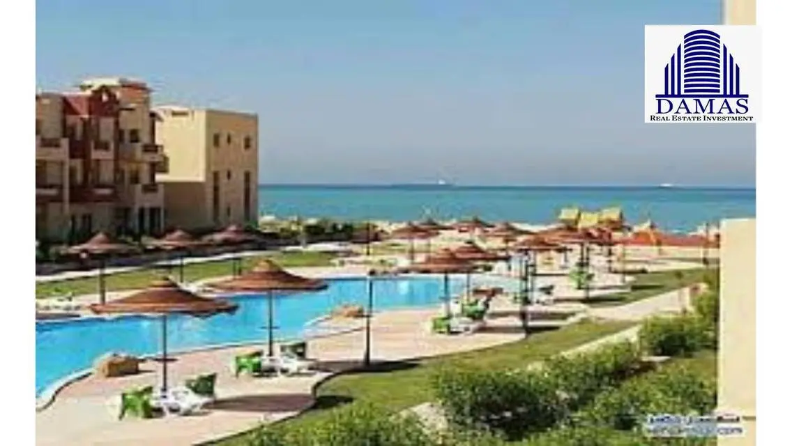 Luxury Apartment Overlooking Lakes in a Prime Location