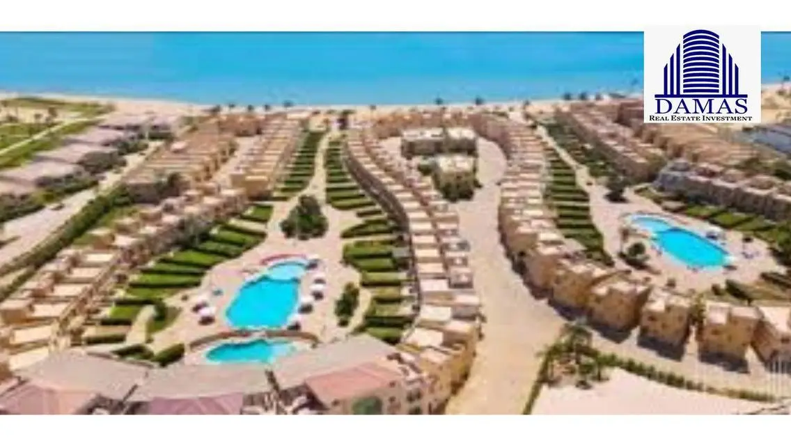Luxury Apartment Overlooking Lakes in a Prime Location