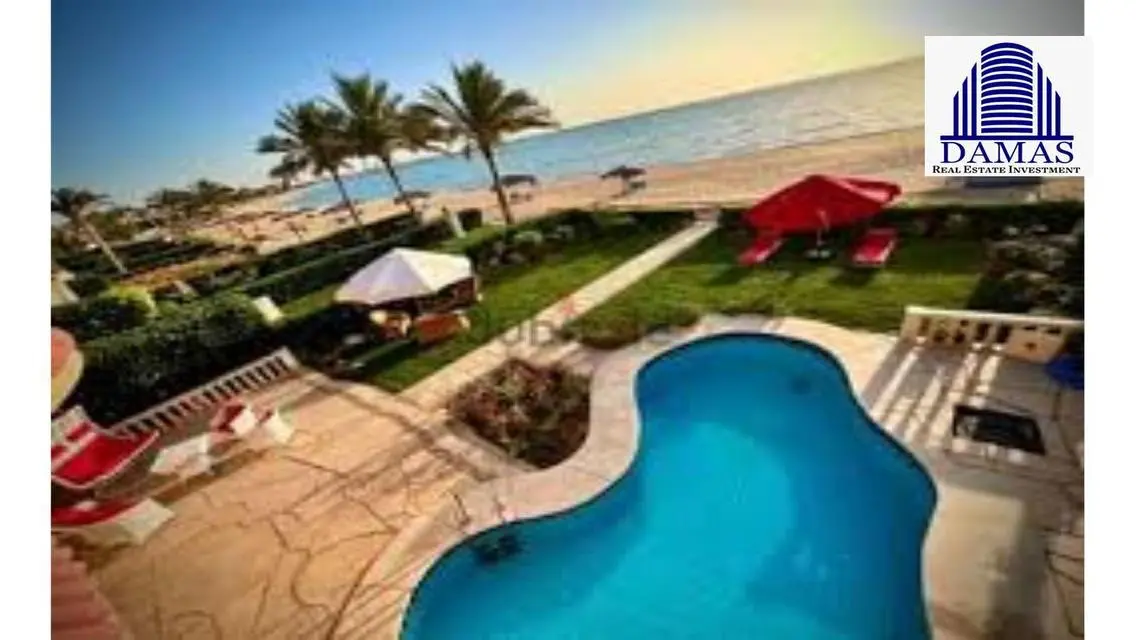 Luxury Apartment Overlooking Lakes in a Prime Location