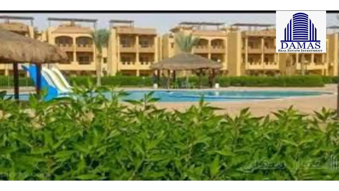 Luxury Apartment Overlooking Lakes in a Prime Location