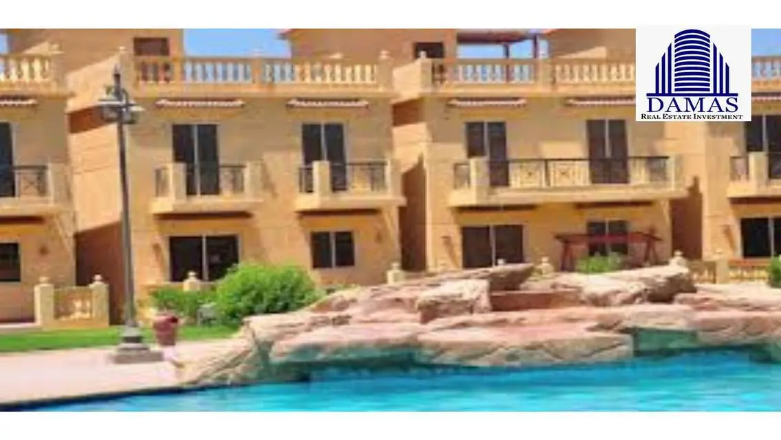 Luxury Apartment Overlooking Lakes in a Prime Location