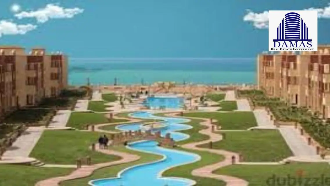 Luxury Apartment Overlooking Lakes in a Prime Location