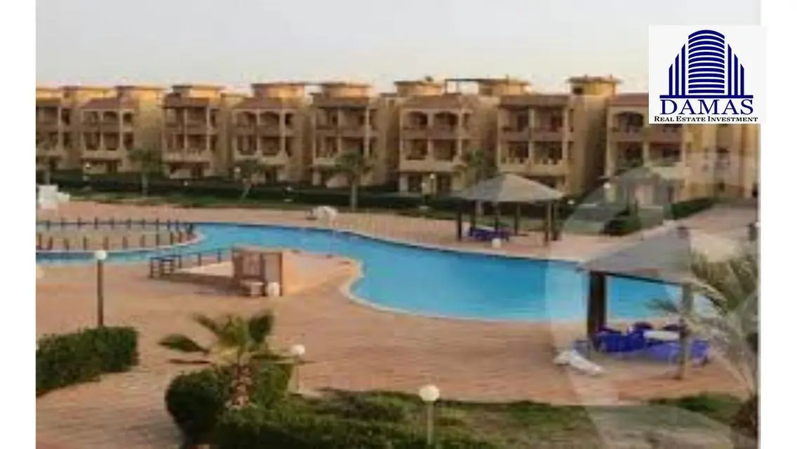 Luxury Apartment Overlooking Lakes in a Prime Location
