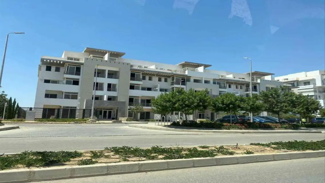 شقة فاخرة بمساحة واسعة مع حديقة خاصة في AUC