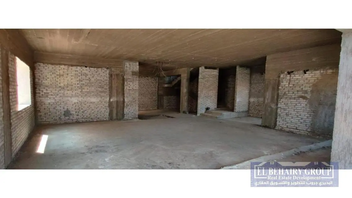 Luxury Apartment with Balcony and Security Guard in Prime Location