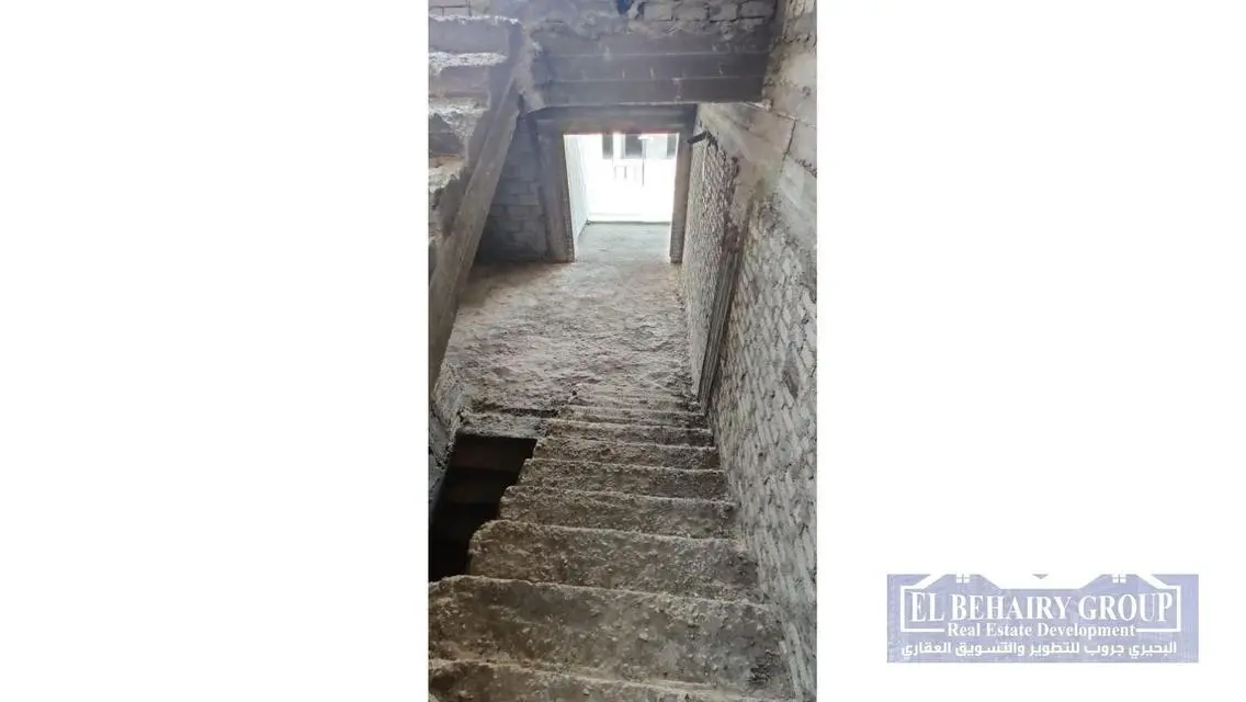 Luxury Apartment with Balcony and Security Guard in Prime Location