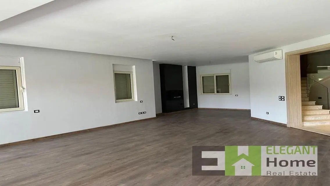 Luxury Villa for Sale on 7200 sqm with Garden and Shared Pool