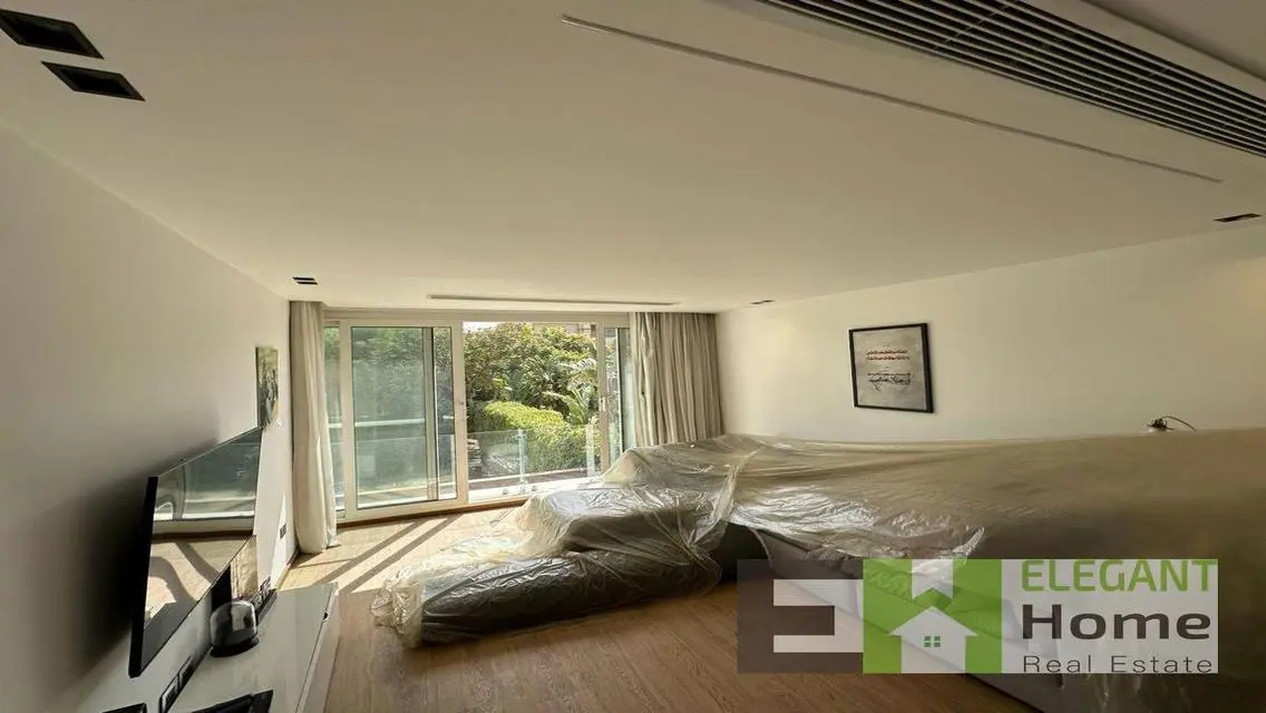 Luxurious Villa with Private Garden and Pool