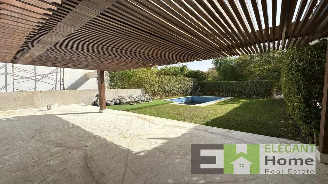 Luxurious Villa with Private Garden and Pool