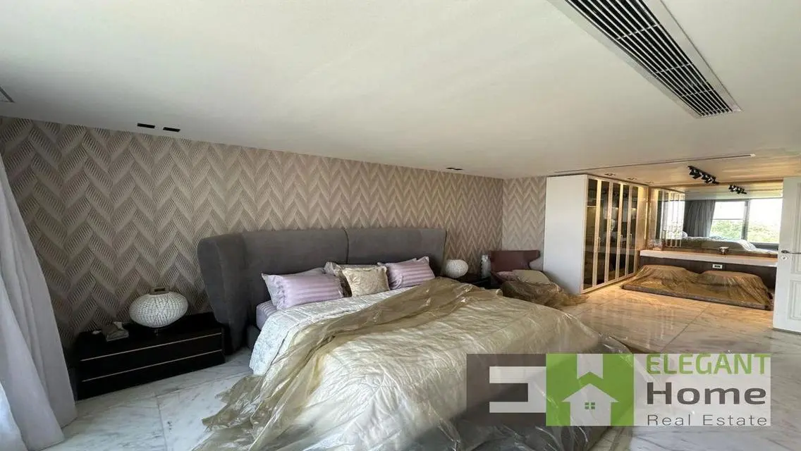 Luxurious Villa with Private Garden and Pool