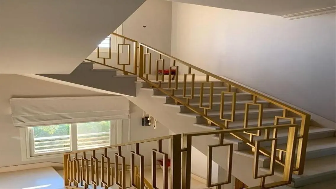 فيلا مميزة بتصميم عصري في موقع رائع