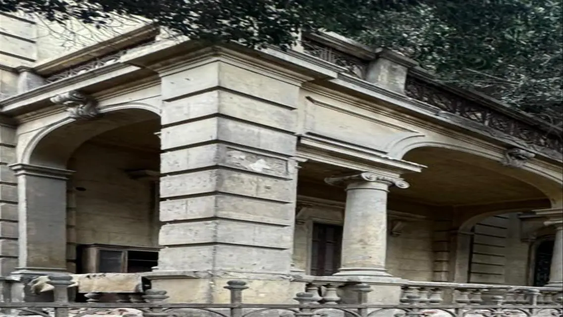 Luxury Apartment with Private Garden and Prime Location