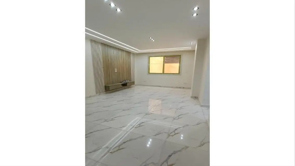 منزل فاخر مع غرفة خادمة للبيع