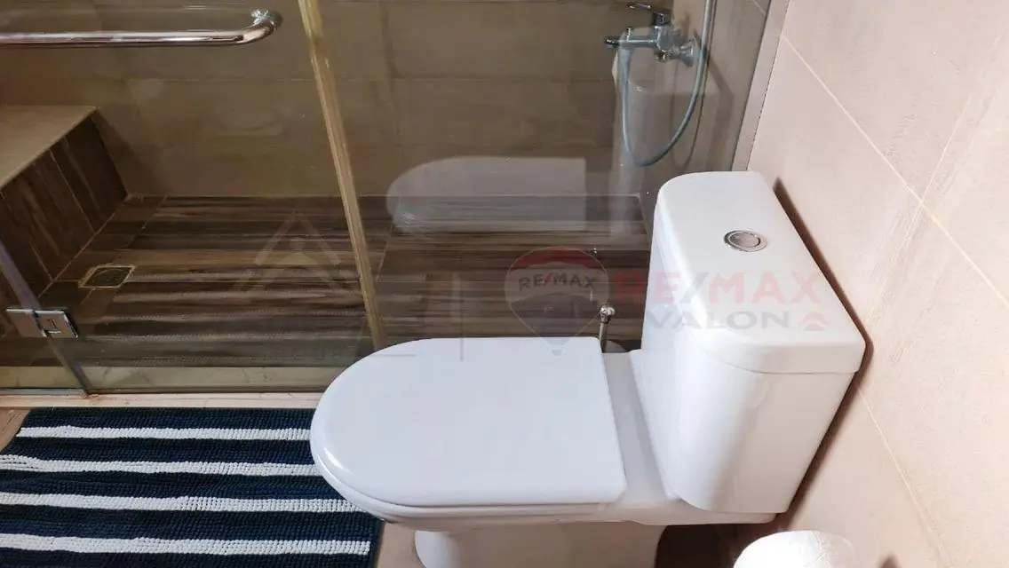شقة فاخرة للبيع بمساحة 425 متر