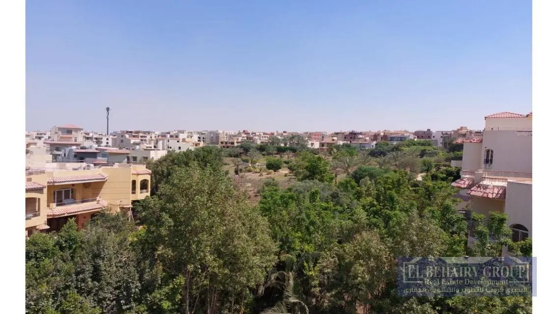 منزل فاخر للبيع مع حديقة خاصة ومسبح