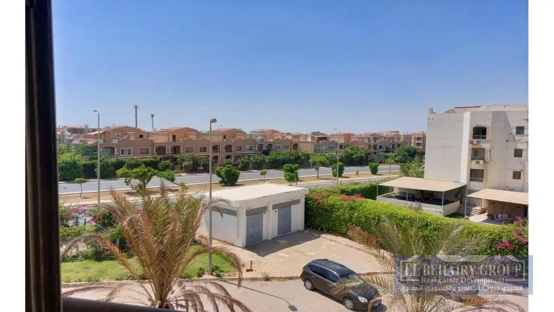 منزل فاخر للبيع مع حديقة خاصة ومسبح