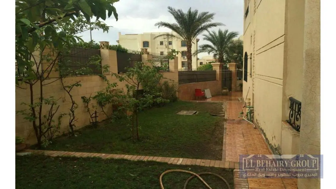 منزل فاخر للبيع مع حديقة خاصة ومسبح