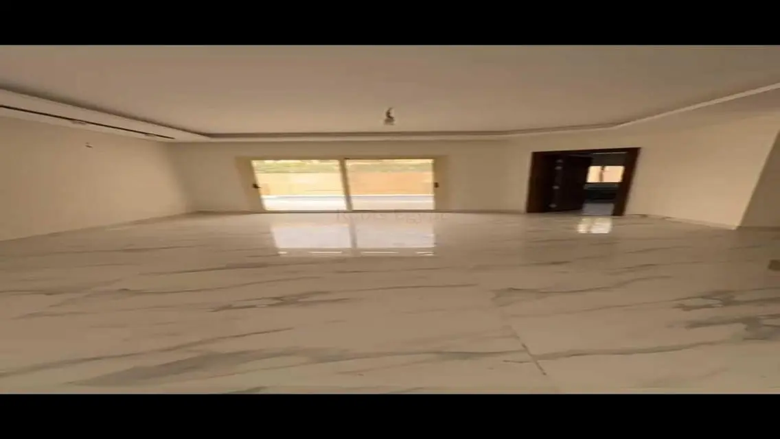 فيلا فاخرة مع مسبح خاص وحديقة
