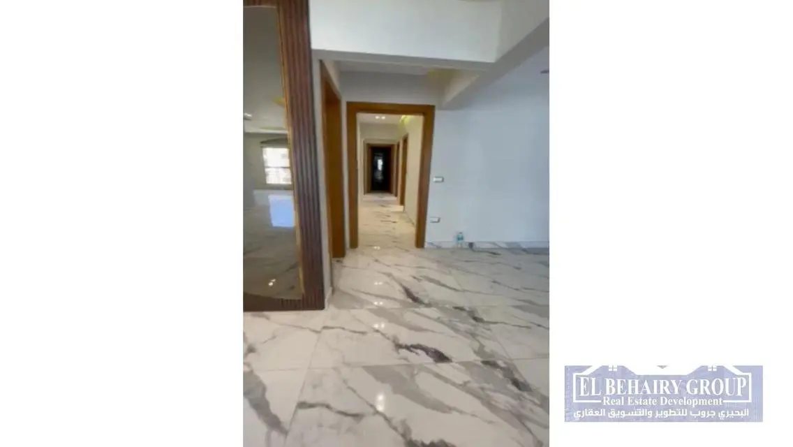 شقة فاخرة بمساحة واسعة للبيع