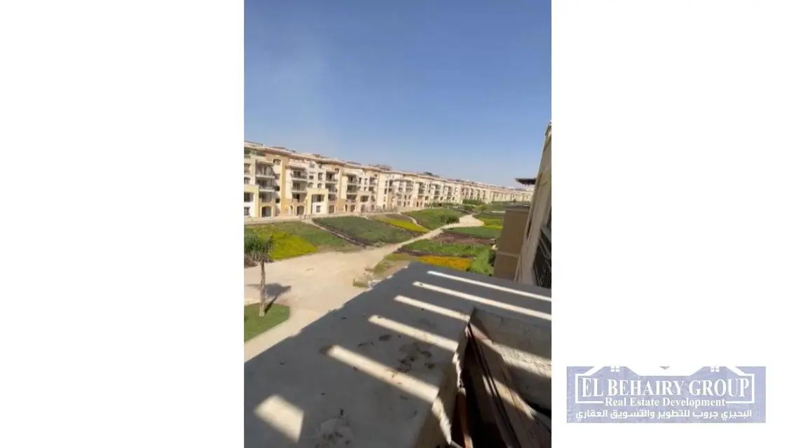 شقة فاخرة بمساحة واسعة للبيع