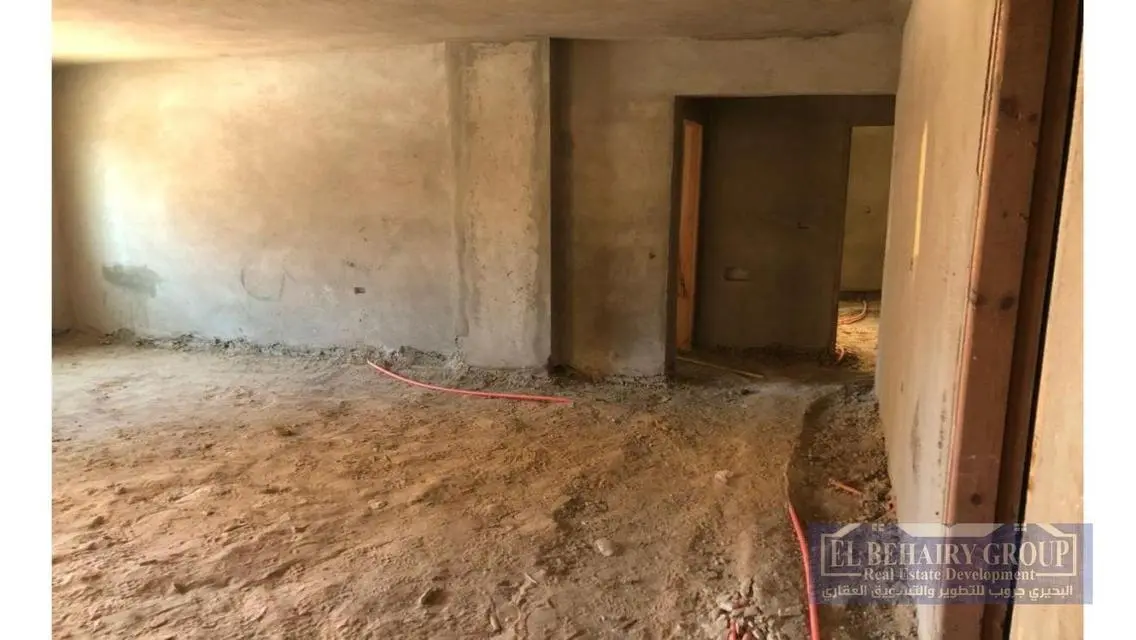 شقة فاخرة 3 غرف نوم مع شرفة للبيع