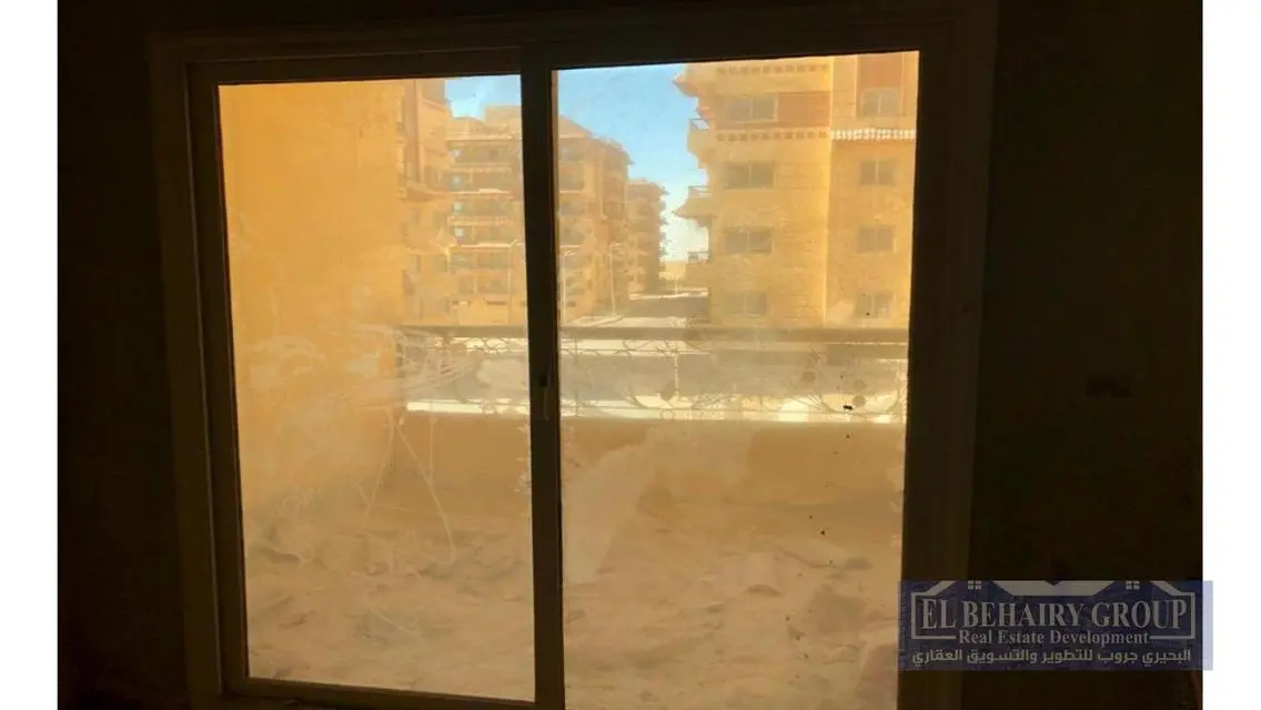 شقة فاخرة 3 غرف نوم مع شرفة للبيع