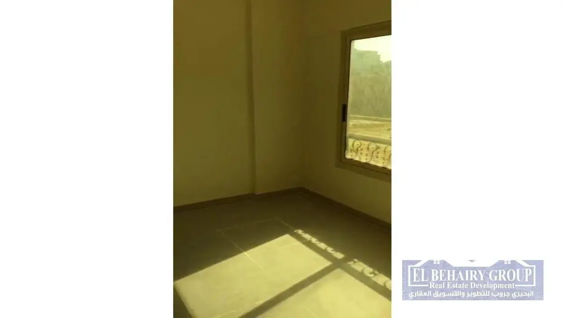 شقة واسعة للبيع في منطقة متميزة