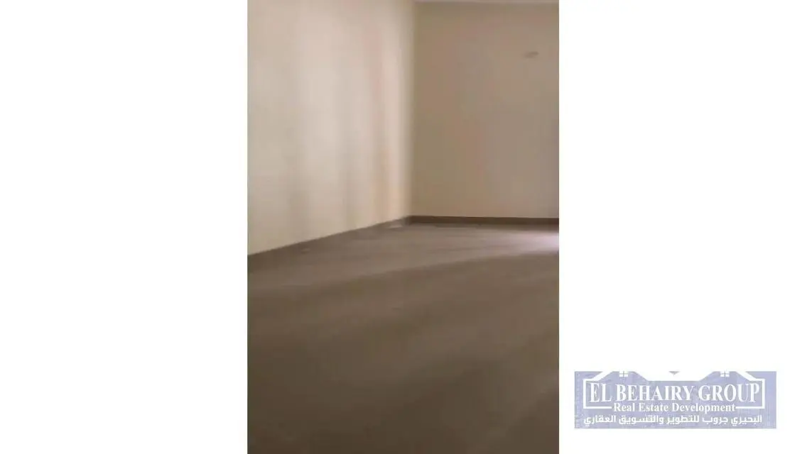 شقة واسعة للبيع في منطقة متميزة