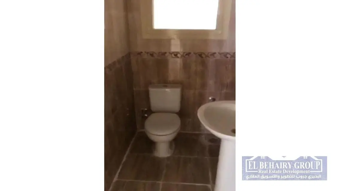 شقة واسعة للبيع في منطقة متميزة
