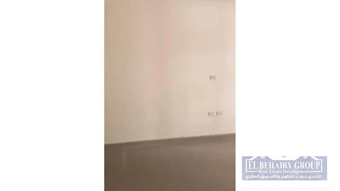 شقة واسعة للبيع في منطقة متميزة