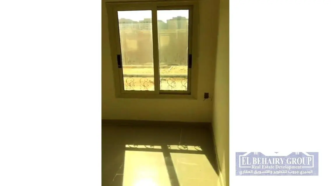 شقة واسعة للبيع في منطقة متميزة