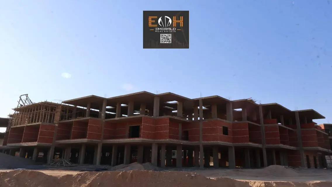 Luxurious Apartment with Spacious Design and Private Amenities